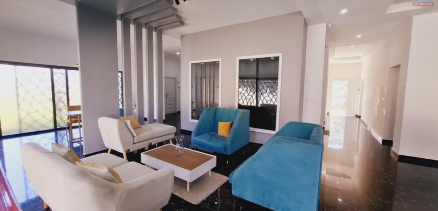 A louer une belle villa neuve T6 semi-meublée située à Ambatolampy Tsimahafotsy