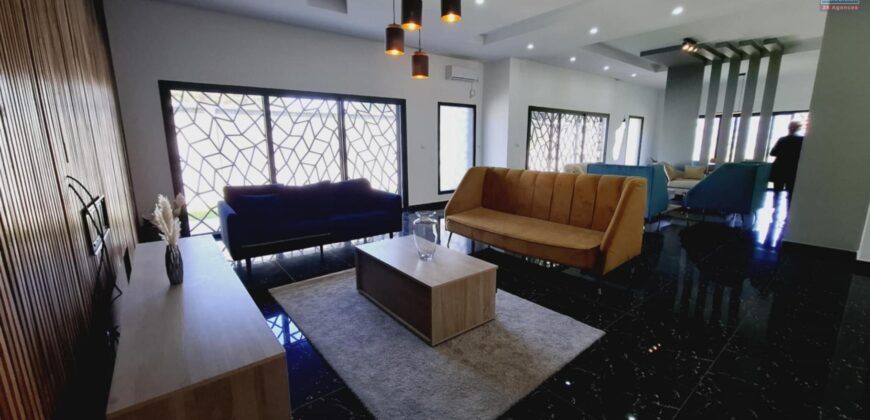 A louer une belle villa neuve T6 semi-meublée située à Ambatolampy Tsimahafotsy