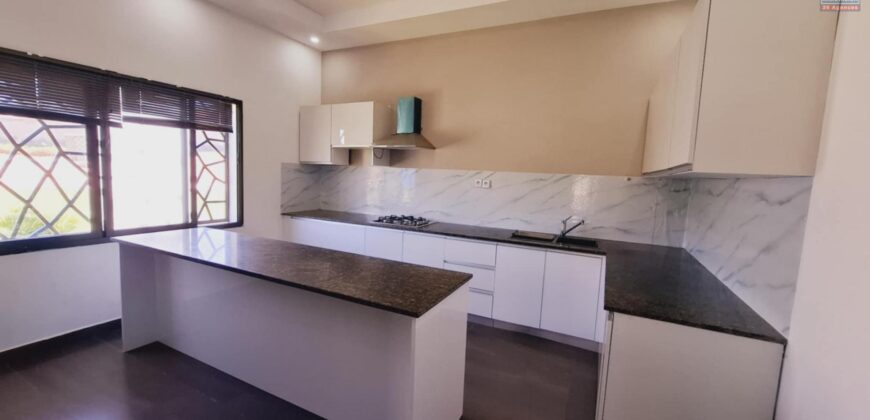A louer une belle villa neuve T6 semi-meublée située à Ambatolampy Tsimahafotsy