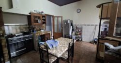 Grande propriété de 1900 m2 avec villa et bâtiment à trois étages à vendre à Anosy Avaratra