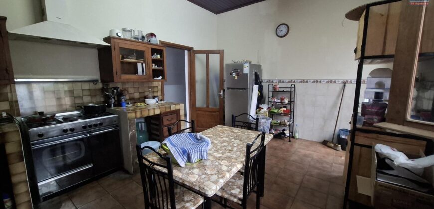 Grande propriété de 1900 m2 avec villa et bâtiment à trois étages à vendre à Anosy Avaratra
