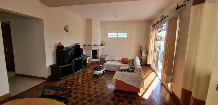 Grande propriété de 1900 m2 avec villa et bâtiment à trois étages à vendre à Anosy Avaratra