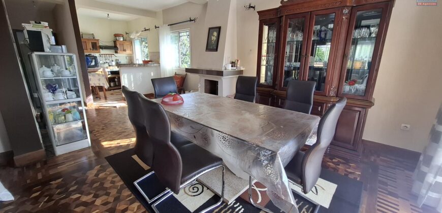 Grande propriété de 1900 m2 avec villa et bâtiment à trois étages à vendre à Anosy Avaratra