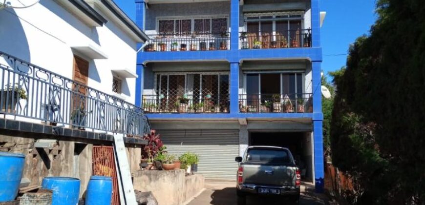 Grande propriété de 1900 m2 avec villa et bâtiment à trois étages à vendre à Anosy Avaratra