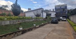 Grande propriété de 1900 m2 avec villa et bâtiment à trois étages à vendre à Anosy Avaratra