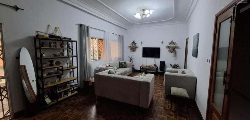 Grande propriété de 1900 m2 avec villa et bâtiment à trois étages à vendre à Anosy Avaratra