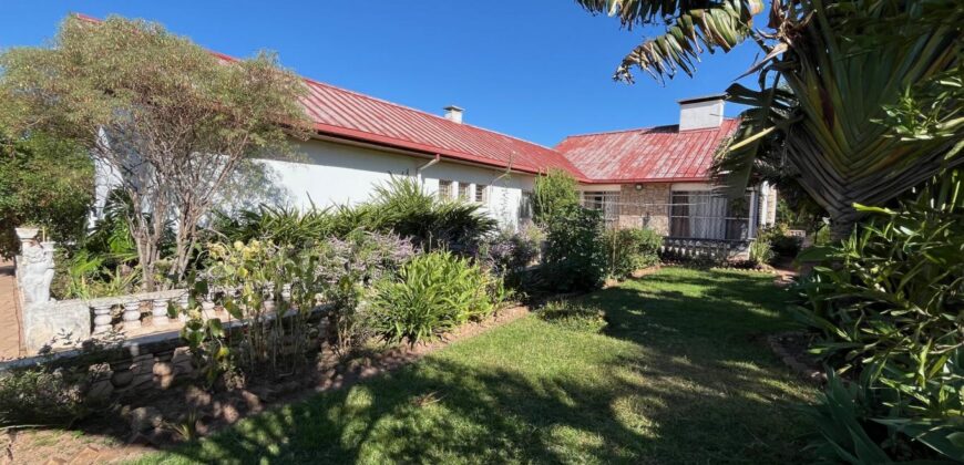 A louer une spacieuse villa F8 de plain pied située dans un quartier calme à Mahalavolona Andoharanofotsy