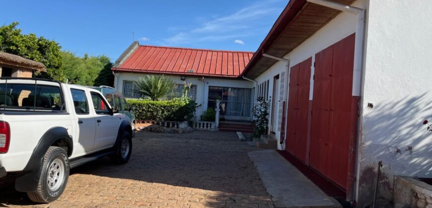 A louer une spacieuse villa F8 de plain pied située dans un quartier calme à Mahalavolona Andoharanofotsy
