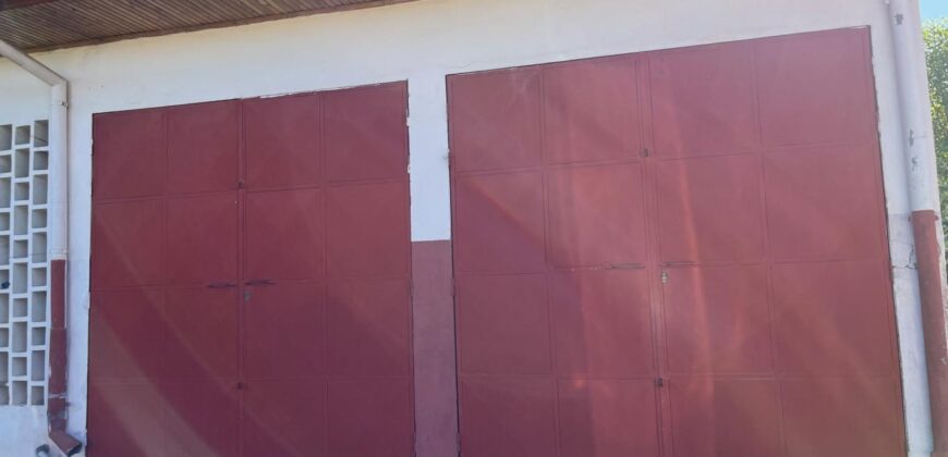 A louer une spacieuse villa F8 de plain pied située dans un quartier calme à Mahalavolona Andoharanofotsy