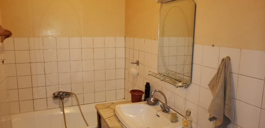 A louer une spacieuse villa F8 de plain pied située dans un quartier calme à Mahalavolona Andoharanofotsy