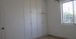 A louer une villa T5 située dans une résidence sécurisée à seulement 5 minutes à pied du Lycée Français à Ambatobe