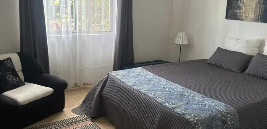 A louer une villa T5 située dans une résidence sécurisée à seulement 5 minutes à pied du Lycée Français à Ambatobe