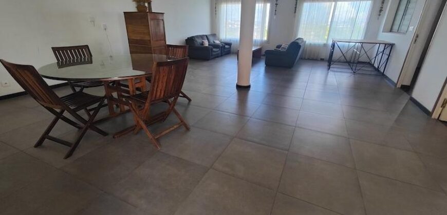 A louer une agréable villa F4 semi-meublée située à Ambohibao