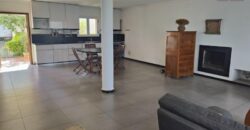 A louer une agréable villa F4 semi-meublée située à Ambohibao