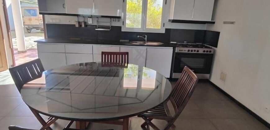 A louer une agréable villa F4 semi-meublée située à Ambohibao