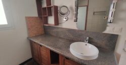 A louer une agréable villa F4 semi-meublée située à Ambohibao