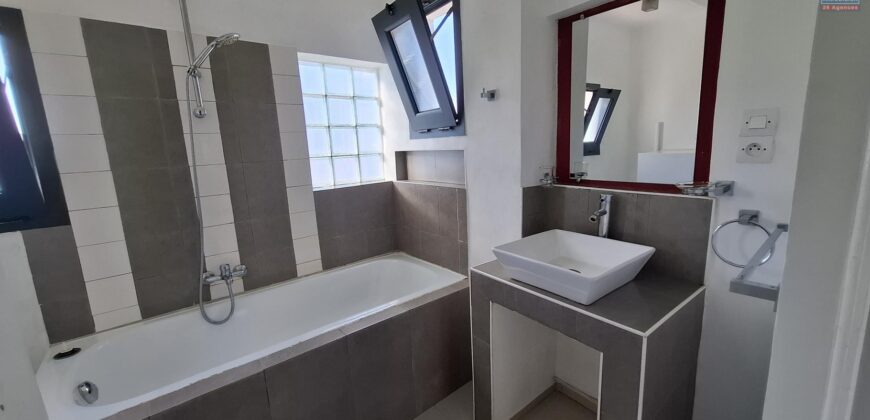 A louer un charmant appartement T4 en triplex situé à Ivandry