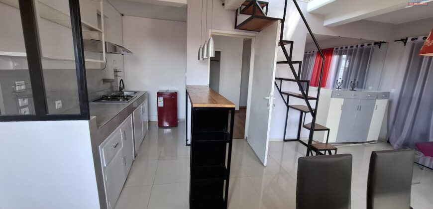 A louer un charmant appartement T4 en triplex situé à Ivandry