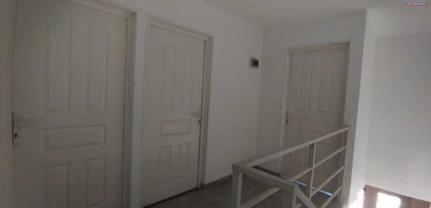 A vendre villa T4 mitoyenne neuve située dans un quartier résidentiel à Anosy Avaratra