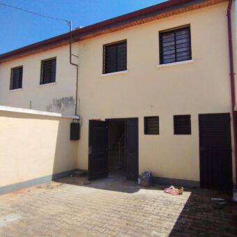 A vendre villa neuve F4 avec terrain plat prêt à bâtir à Anosy Avaratra