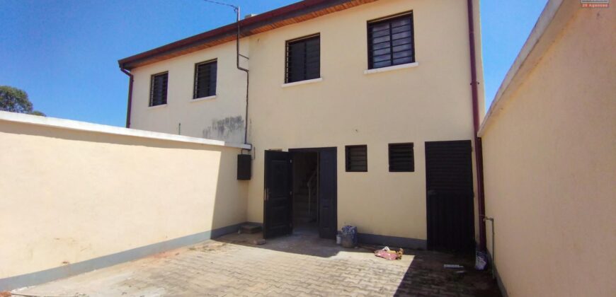A vendre villa neuve F4 avec terrain plat prêt à bâtir à Anosy Avaratra