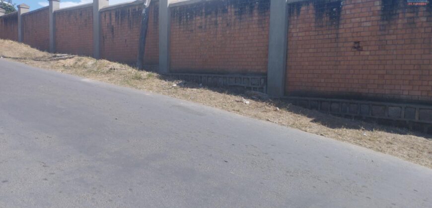 A vendre terrain de 875 m2 entièrement clôturé avec vue magnifique sur Ambatomaro- Antananarivo