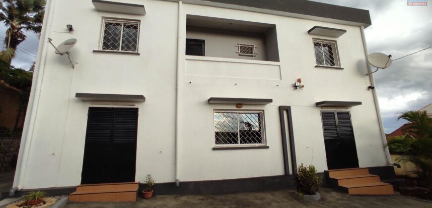A louer une villa de type F4 située dans un quartier résidentiel calme à Ambatobe