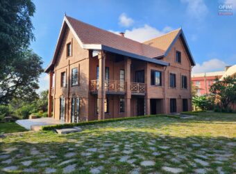 A louer une villa neuve T6 de style traditionnelle située à Mandrosoa Ivato