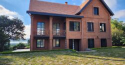 A louer une villa neuve T6 de style traditionnelle située à Mandrosoa Ivato