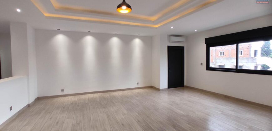 A vendre un bel appartement flambant neuf situé dans une résidence sécurisée avec piscine à Ambatobe