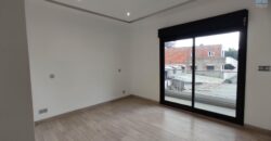 A vendre un bel appartement flambant neuf situé dans une résidence sécurisée avec piscine à Ambatobe