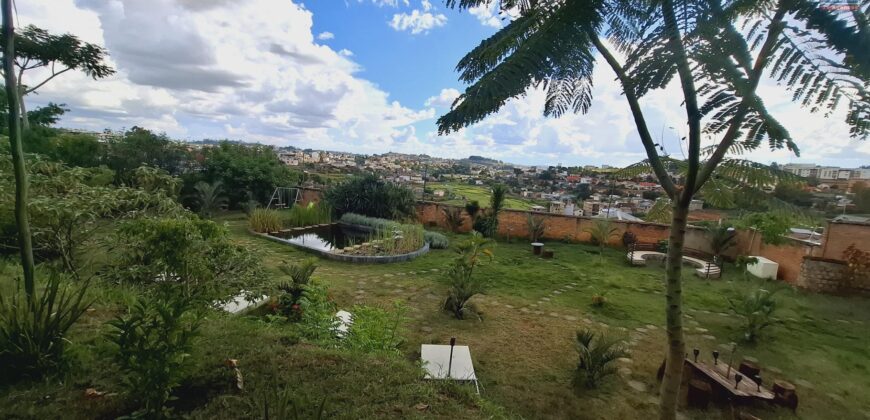 A louer une villa F3 meublée et équipée située dans un cadre exceptionnel à Soamanandrariny
