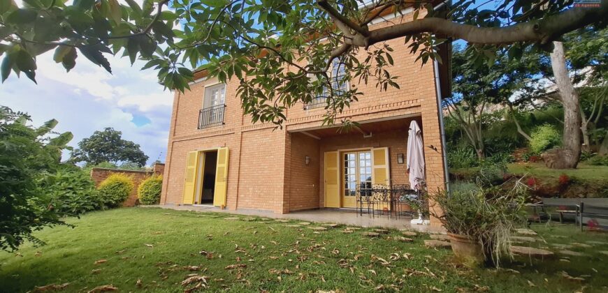 A louer une villa F3 meublée et équipée située dans un cadre exceptionnel à Soamanandrariny