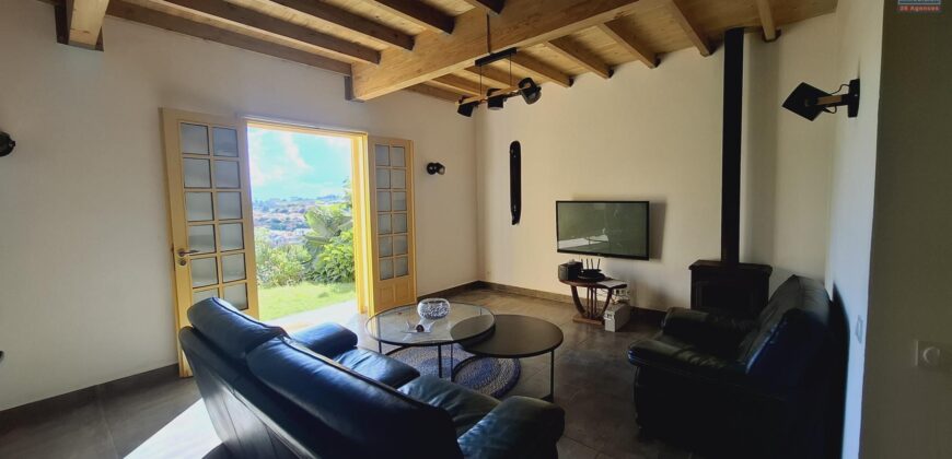 A louer une villa F3 meublée et équipée située dans un cadre exceptionnel à Soamanandrariny