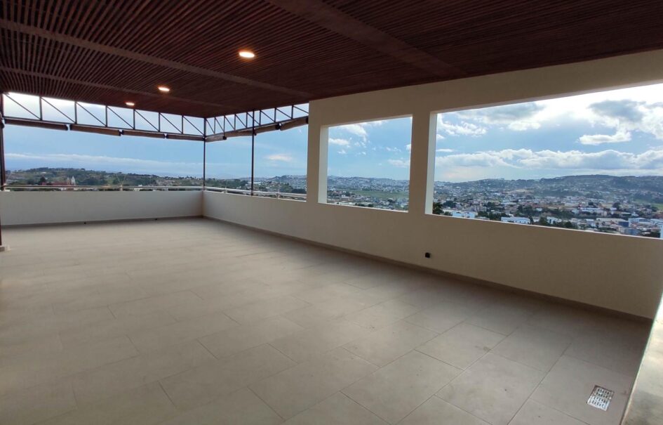 A louer une villa neuve de standing de type F6 située dans un quartier résidentiel calme à Ambohimangakely