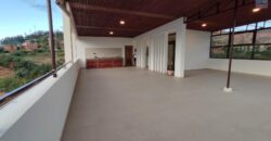 A louer une villa neuve de standing de type F6 située dans un quartier résidentiel calme à Ambohimangakely
