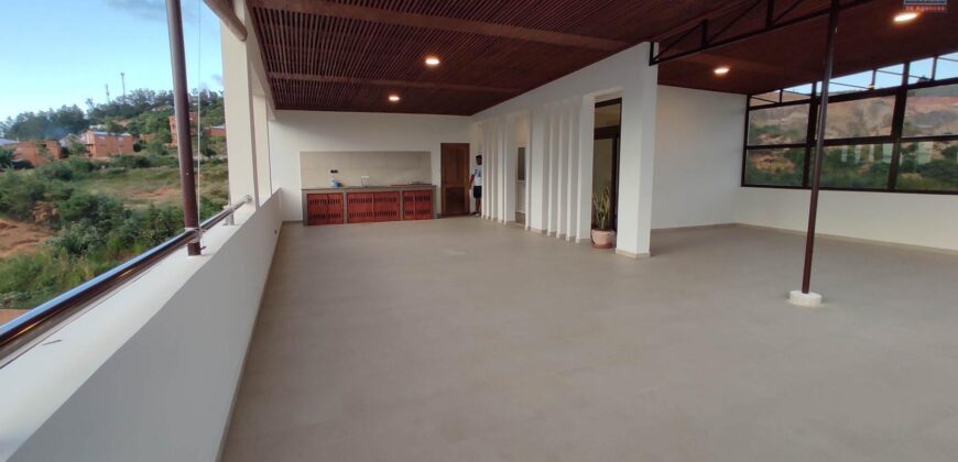 A louer une villa neuve de standing de type F6 située dans un quartier résidentiel calme à Ambohimangakely