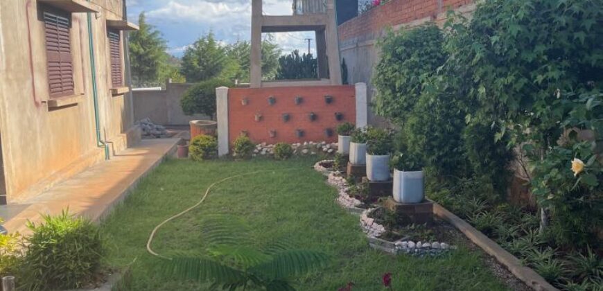 A louer une charmante villa T4 à étage située à Ambatomirahavavy