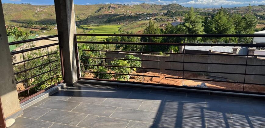 A louer une charmante villa T4 à étage située à Ambatomirahavavy