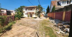 A vendre une villa F6 en cour de rénovation sur un terrain de 471 m2 dans un quartier résidentiel à Ambohibao