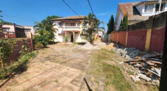 A vendre une villa F6 en cour de rénovation sur un terrain de 471 m2 dans un quartier résidentiel à Ambohibao