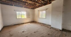 A vendre une villa F6 en cour de rénovation sur un terrain de 471 m2 dans un quartier résidentiel à Ambohibao
