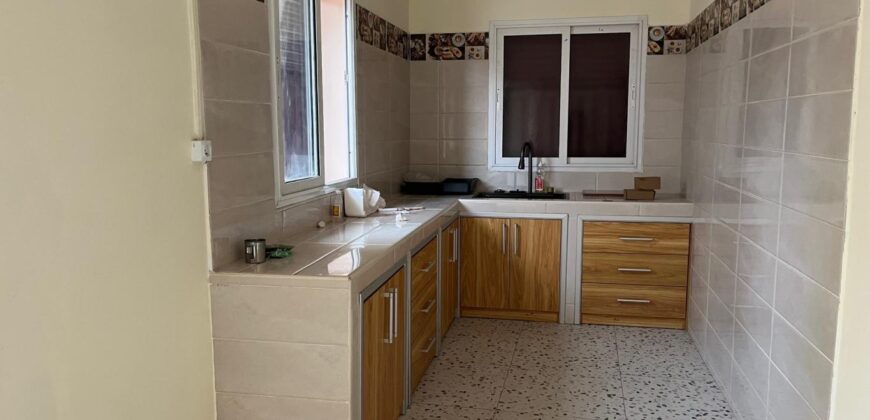 A louer une villa basse de type F3 située dans un quartier calme à Iavoloha