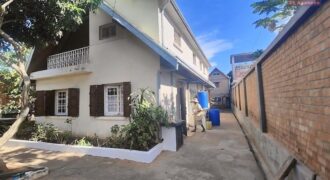 A louer une villa de type F5 située dans un quatier résidentiel calme à Talatamaty