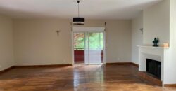 A louer une charma,nte villa F4 située en hauteur à Ambatobe dans un cadre paisible et verdoyant offrant une belle vue dégagée