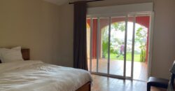 A louer une charma,nte villa F4 située en hauteur à Ambatobe dans un cadre paisible et verdoyant offrant une belle vue dégagée