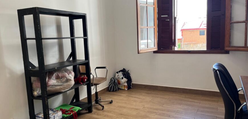 A louer un appartement de type T3 situé en plein centre-ville d’Isoraka