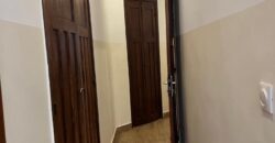 A louer un appartement de type T3 situé en plein centre-ville d’Isoraka