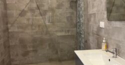A louer un appartement de type T3 situé en plein centre-ville d’Isoraka