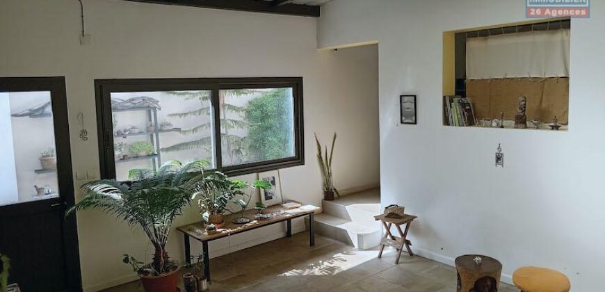 A vendre une charmante villa de plain-pied de type F5 située dans un quartier résidentiel calme et sécurisé à Imerinafovoany